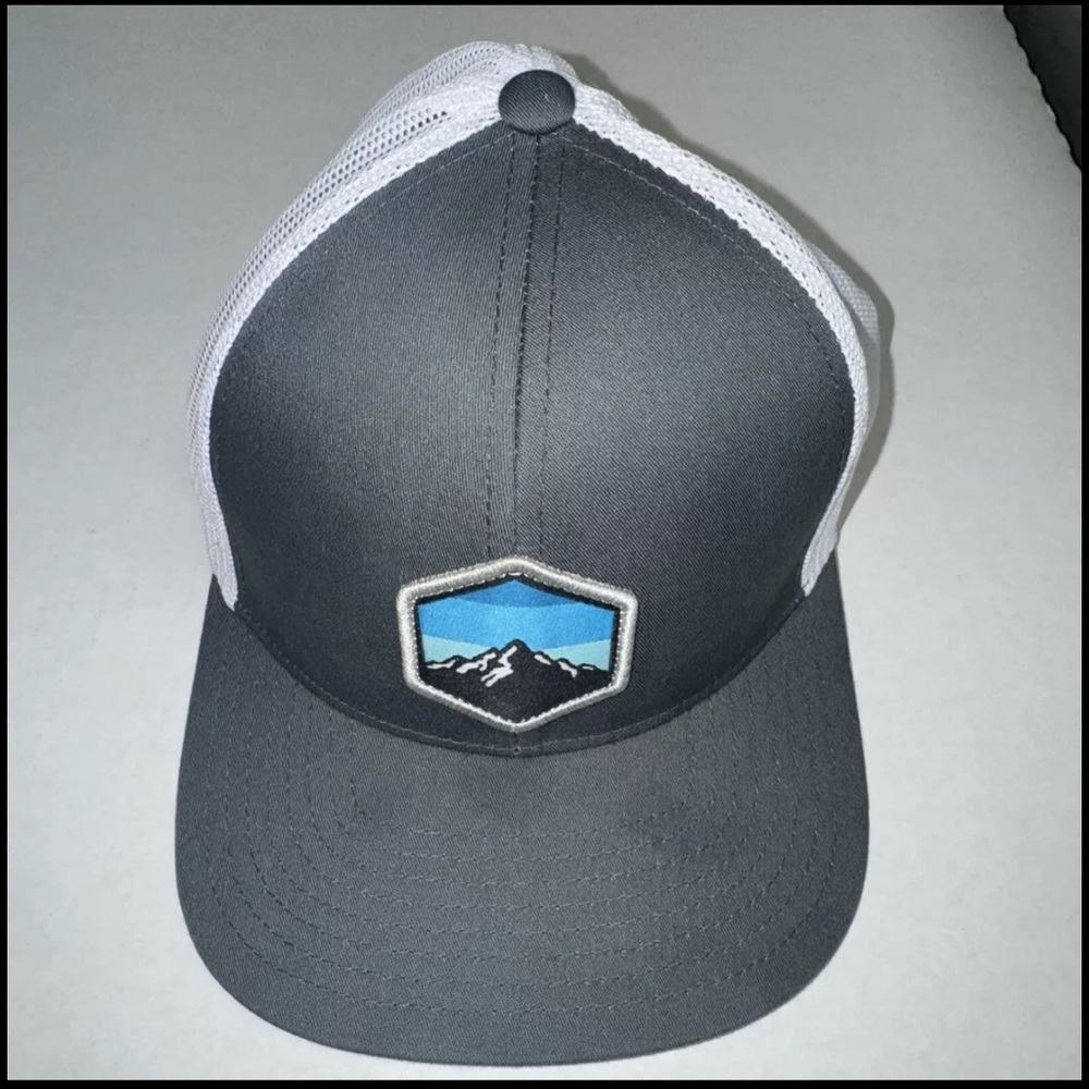Lindo Mountain Sky Gray White Mesh Snapback Trucker Hat Cap Adjustable